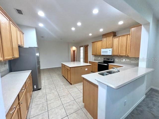 For Rent: $3,999 (5 beds, 3 baths, 3720 Square Feet)