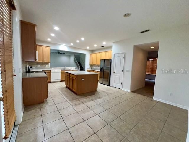 For Rent: $3,999 (5 beds, 3 baths, 3720 Square Feet)