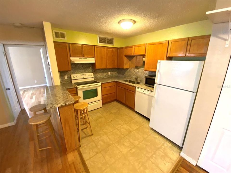 For Rent: $1,650 (2 beds, 2 baths, 924 Square Feet)