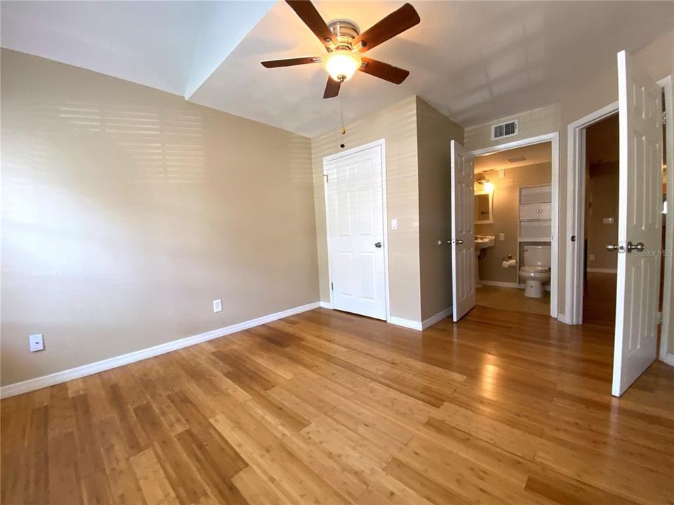 For Rent: $1,650 (2 beds, 2 baths, 924 Square Feet)