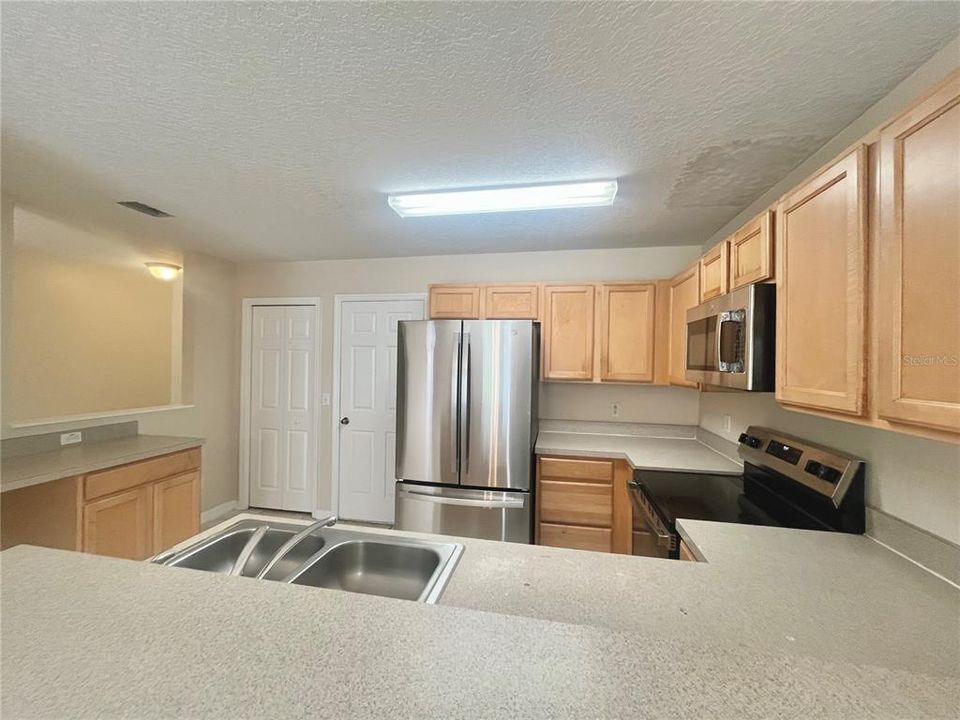 For Rent: $2,195 (3 beds, 2 baths, 1495 Square Feet)