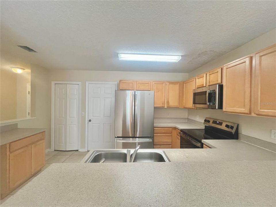 For Rent: $2,195 (3 beds, 2 baths, 1495 Square Feet)