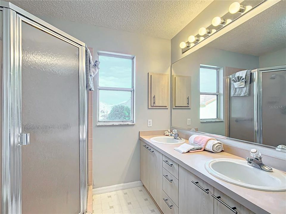 For Sale: $289,500 (2 beds, 2 baths, 1383 Square Feet)