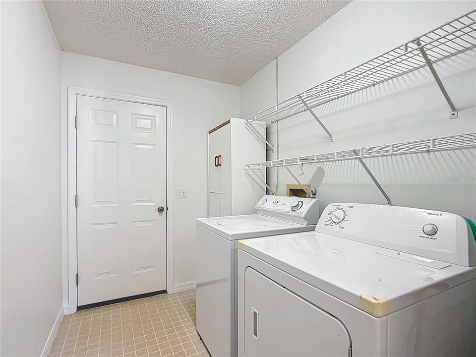 For Sale: $289,500 (2 beds, 2 baths, 1383 Square Feet)