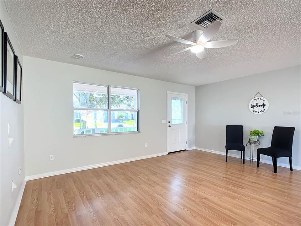 For Sale: $289,500 (2 beds, 2 baths, 1383 Square Feet)