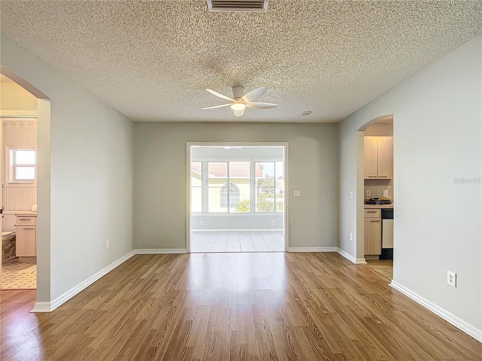 For Sale: $289,500 (2 beds, 2 baths, 1383 Square Feet)