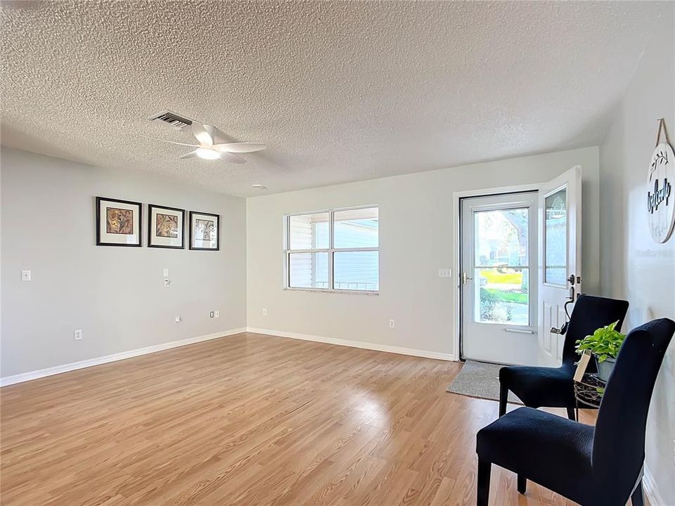 For Sale: $289,500 (2 beds, 2 baths, 1383 Square Feet)