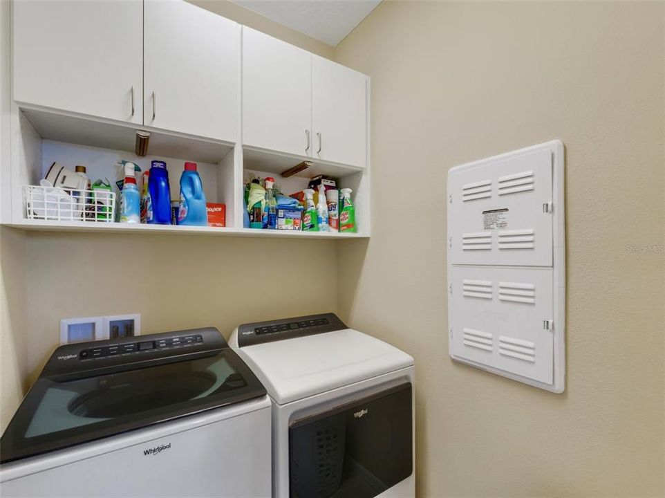 For Sale: $325,000 (2 beds, 2 baths, 1348 Square Feet)