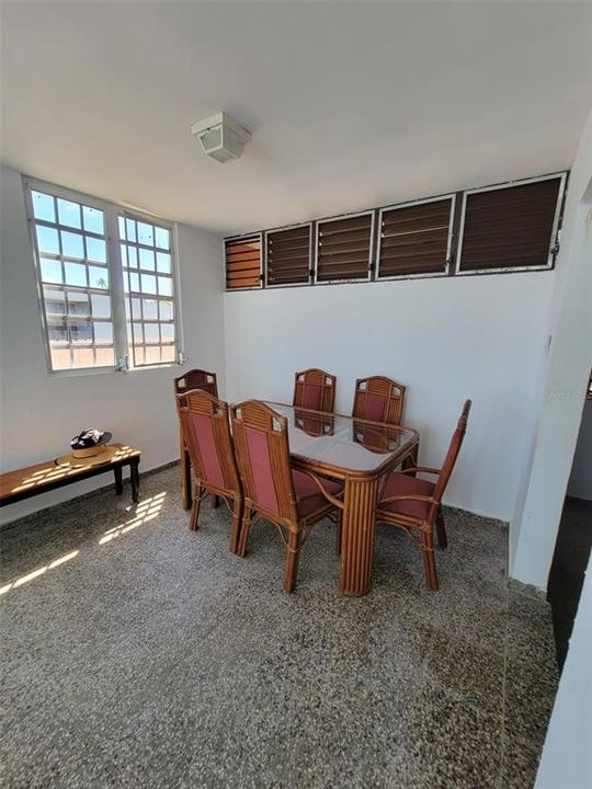 En Venta: $250,000 (3 camas, 2 baños, 1200 Pies cuadrados)