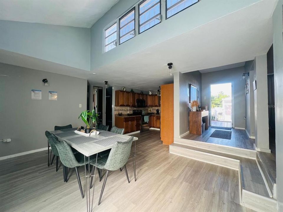 En Venta: $299,000 (3 camas, 2 baños, 1200 Pies cuadrados)