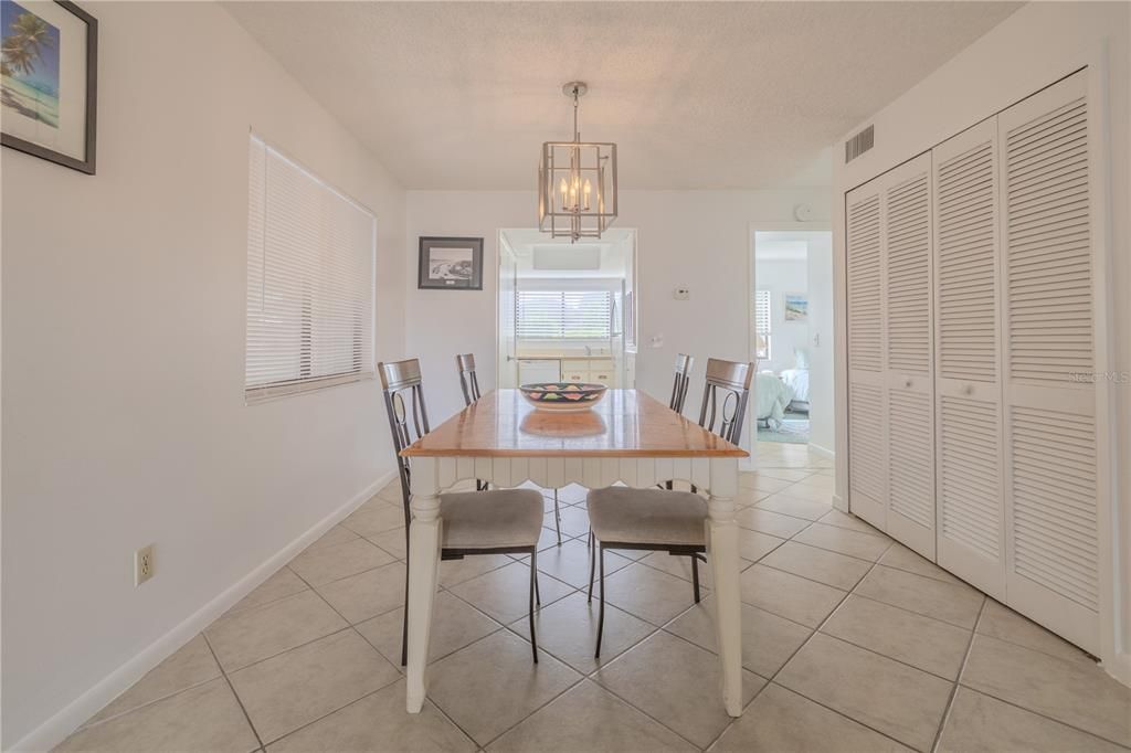 For Sale: $364,449 (2 beds, 2 baths, 1102 Square Feet)