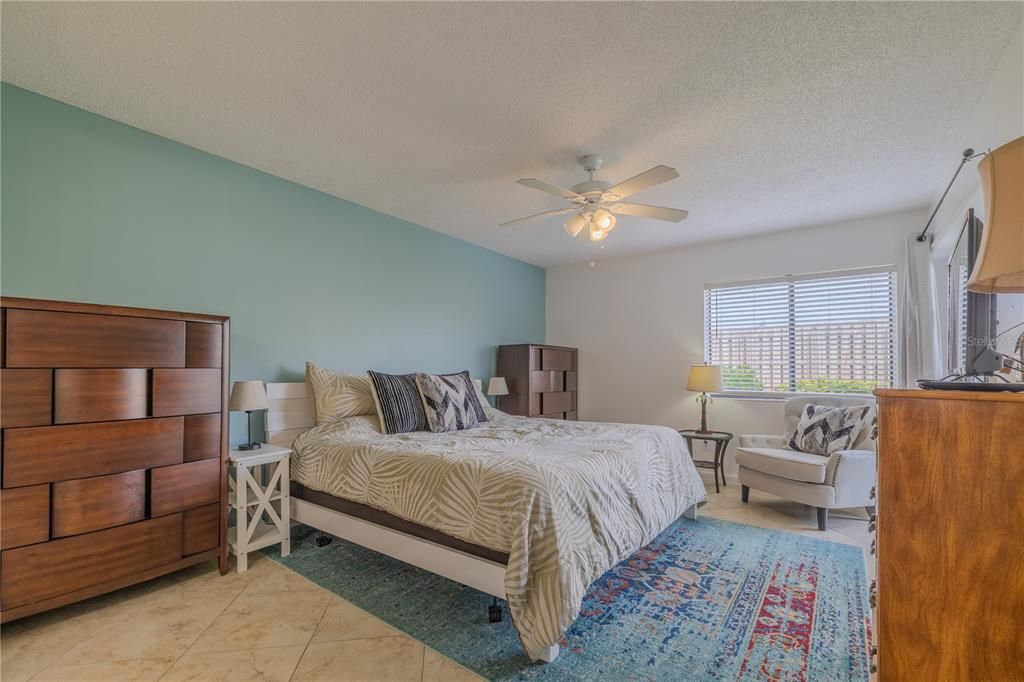 For Sale: $364,449 (2 beds, 2 baths, 1102 Square Feet)