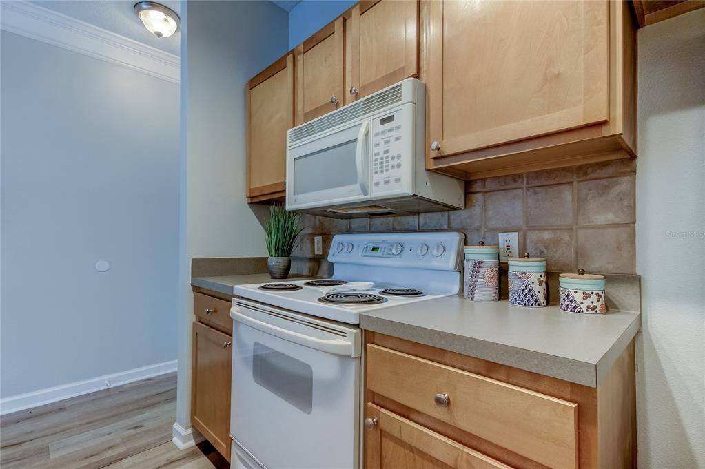 Active With Contract: $235,000 (1 beds, 1 baths, 772 Square Feet)