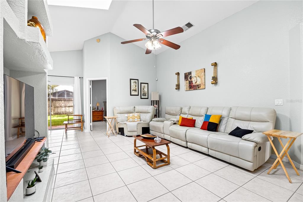 For Sale: $395,000 (3 beds, 2 baths, 1441 Square Feet)