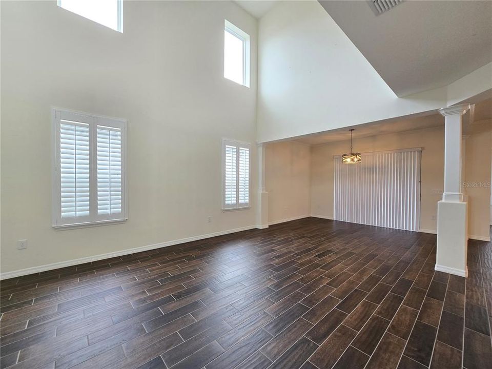 LIVING & DINING ROOM COMBO