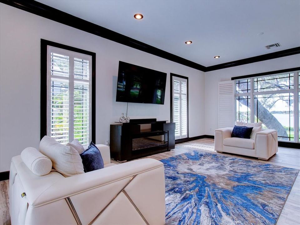 For Sale: $2,600,000 (8 beds, 6 baths, 7886 Square Feet)