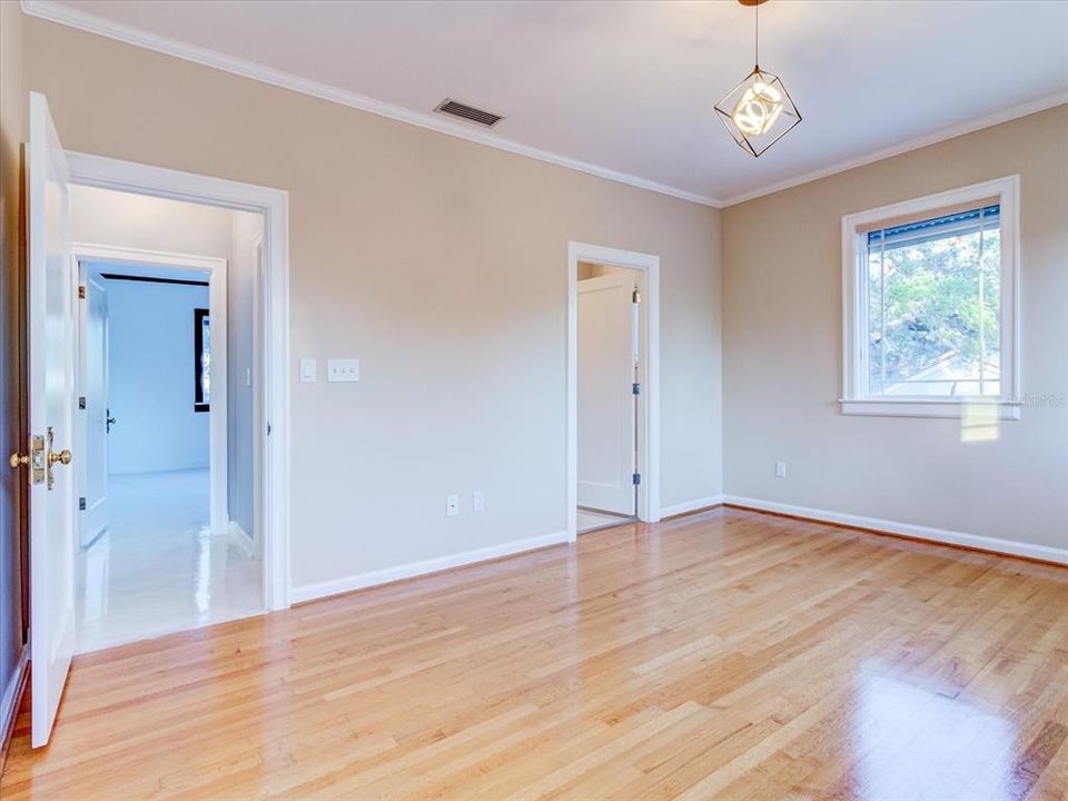 For Sale: $2,600,000 (8 beds, 6 baths, 7886 Square Feet)