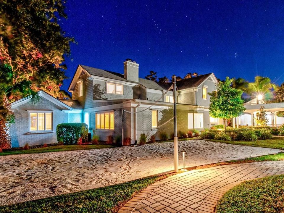 For Sale: $2,600,000 (8 beds, 6 baths, 7886 Square Feet)