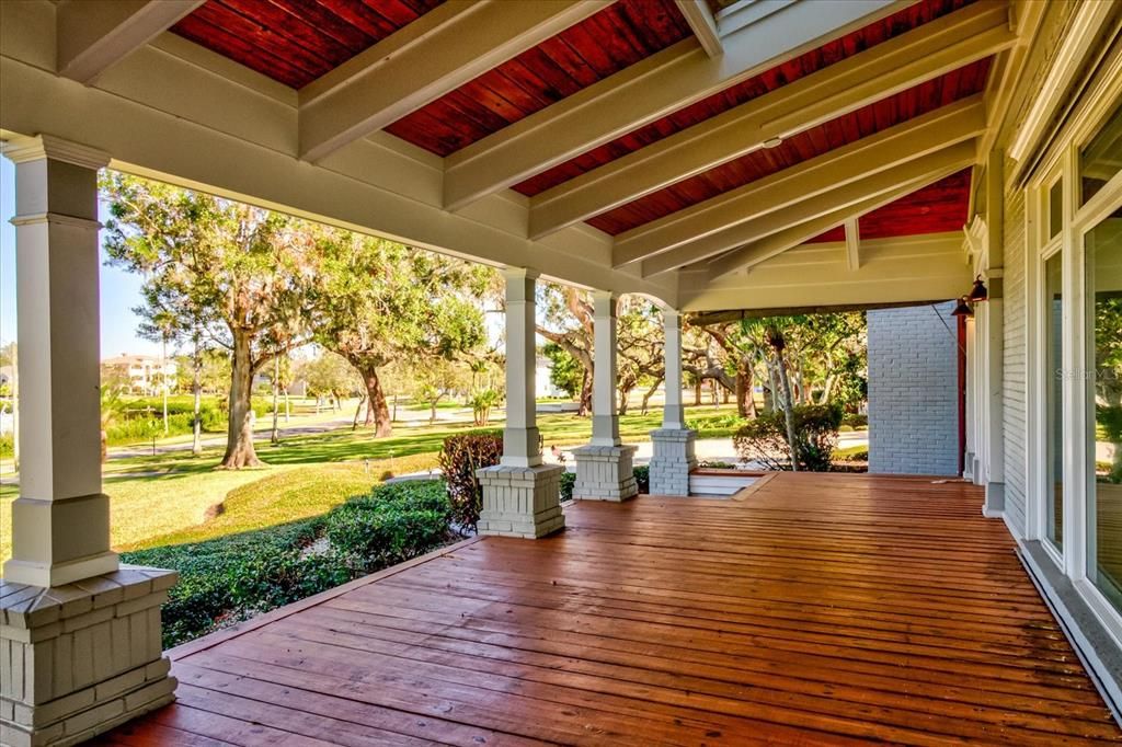 For Sale: $2,600,000 (8 beds, 6 baths, 7886 Square Feet)