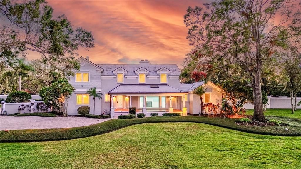 For Sale: $2,600,000 (8 beds, 6 baths, 7886 Square Feet)