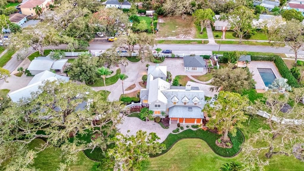 For Sale: $2,600,000 (8 beds, 6 baths, 7886 Square Feet)