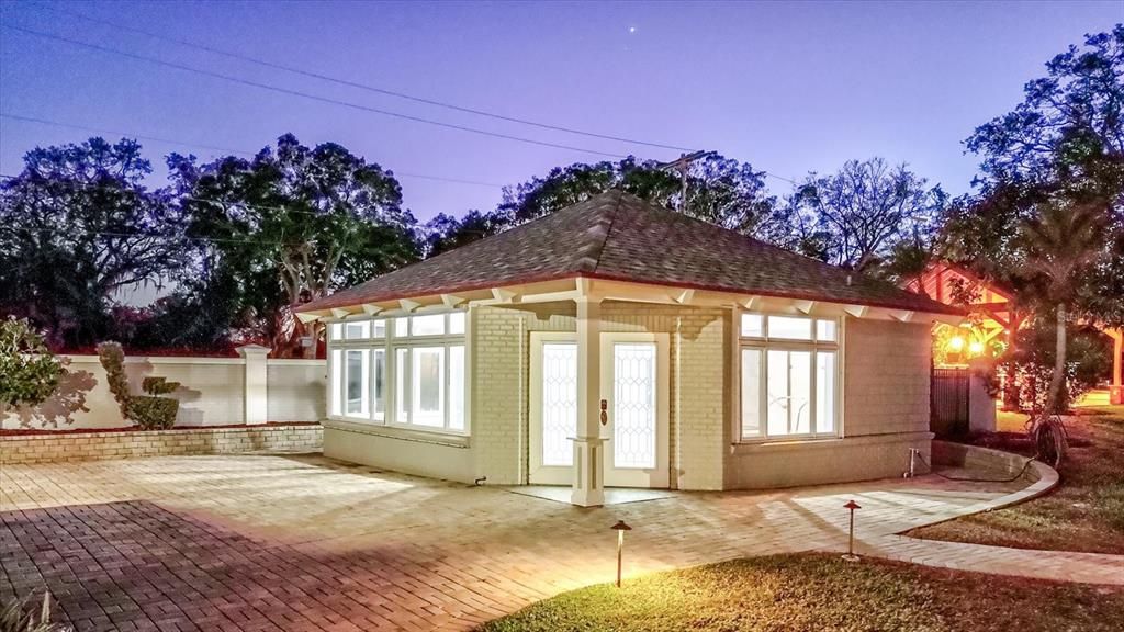 For Sale: $2,600,000 (8 beds, 6 baths, 7886 Square Feet)