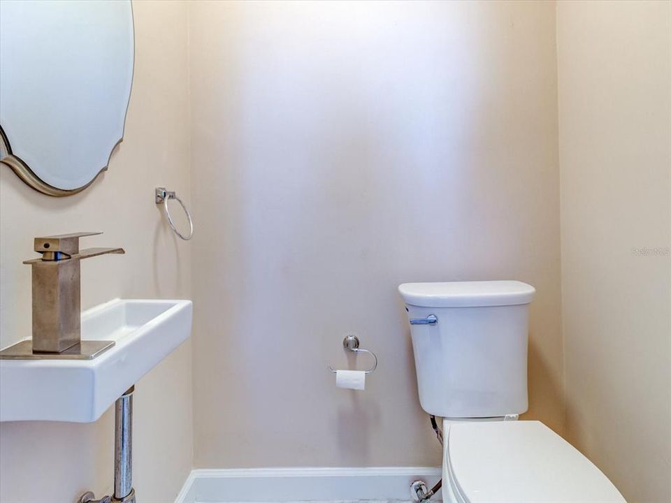 For Sale: $2,600,000 (8 beds, 6 baths, 7886 Square Feet)