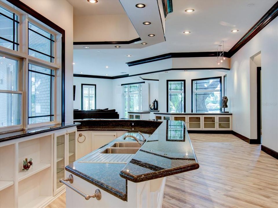 For Sale: $2,600,000 (8 beds, 6 baths, 7886 Square Feet)