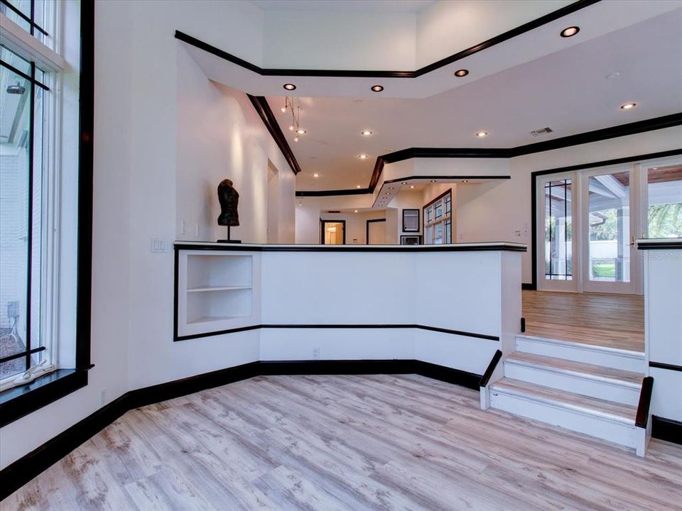 For Sale: $2,600,000 (8 beds, 6 baths, 7886 Square Feet)