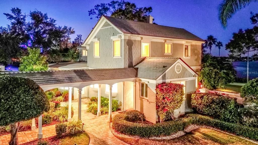 For Sale: $2,600,000 (8 beds, 6 baths, 7886 Square Feet)