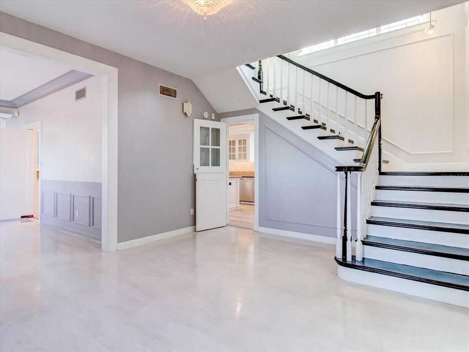 For Sale: $2,600,000 (8 beds, 6 baths, 7886 Square Feet)