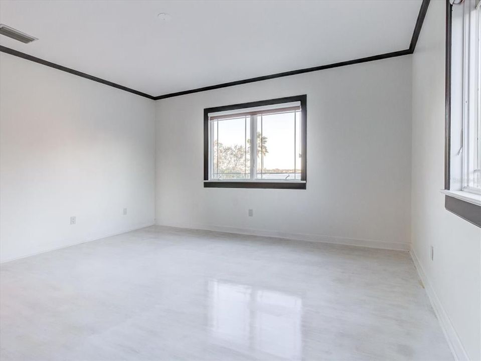 For Sale: $2,600,000 (8 beds, 6 baths, 7886 Square Feet)