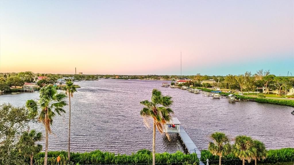 For Sale: $2,600,000 (8 beds, 6 baths, 7886 Square Feet)