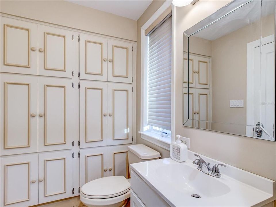 For Sale: $2,600,000 (8 beds, 6 baths, 7886 Square Feet)