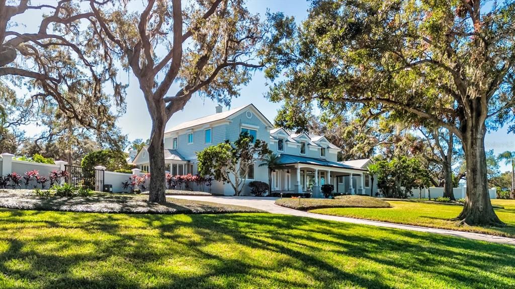 For Sale: $2,600,000 (8 beds, 6 baths, 7886 Square Feet)