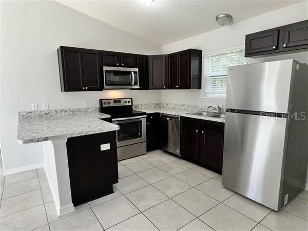 For Rent: $1,850 (3 beds, 2 baths, 1017 Square Feet)