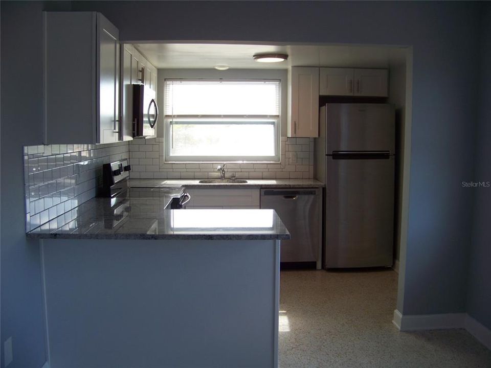 For Rent: $2,200 (2 beds, 1 baths, 900 Square Feet)