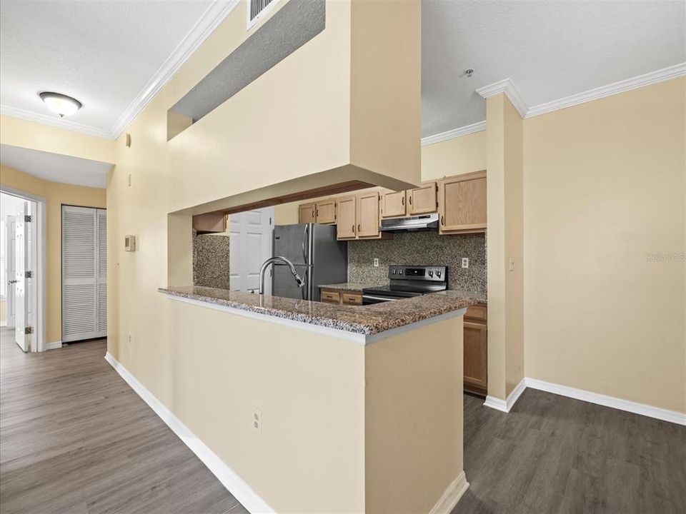 For Sale: $193,000 (2 beds, 1 baths, 868 Square Feet)