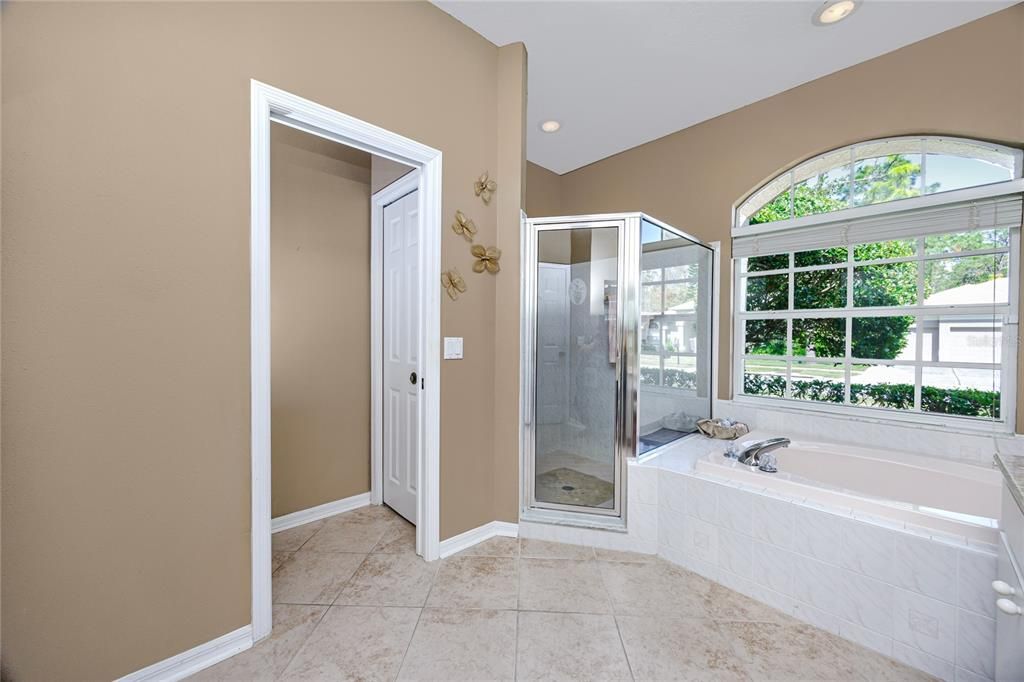 Primary Bath with Tub, shower and private toilet -4466 Worthington Ct, Palm Harbor, FL 34685