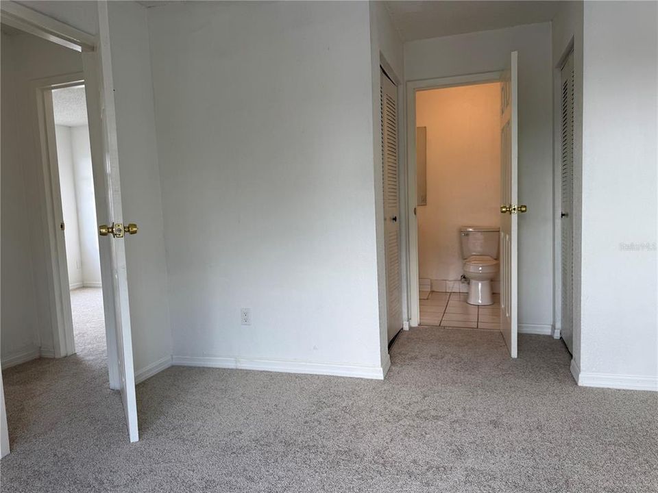 For Sale: $170,000 (2 beds, 1 baths, 996 Square Feet)