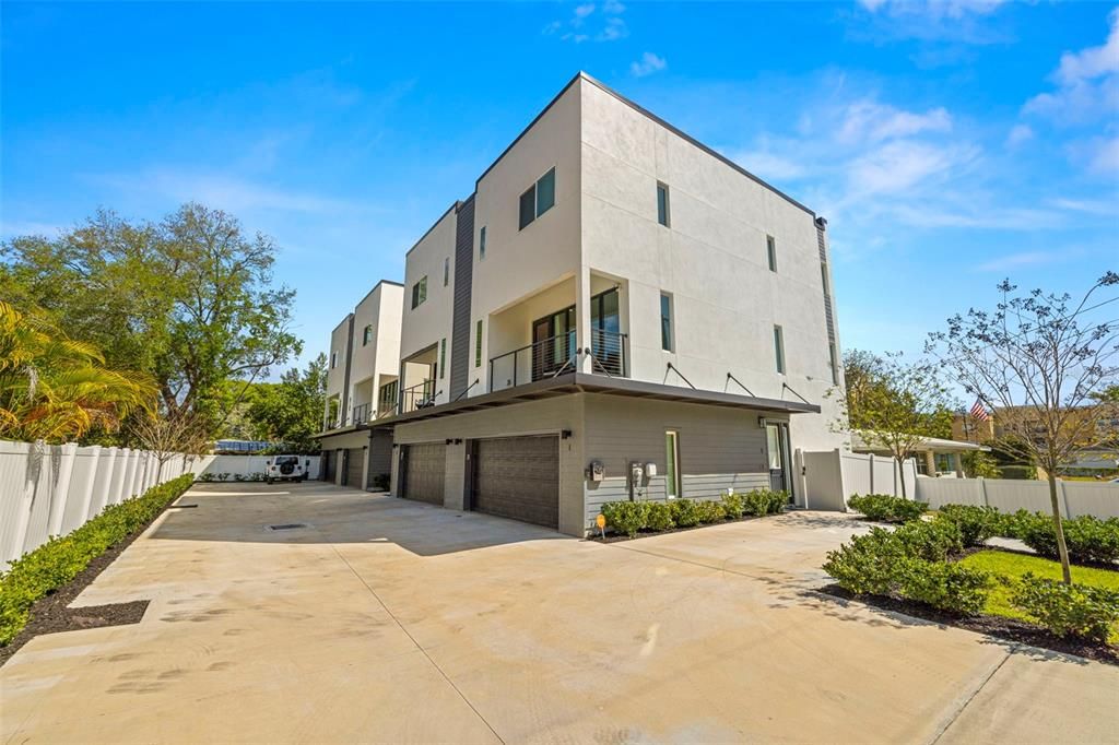 For Sale: $750,000 (3 beds, 3 baths, 2184 Square Feet)