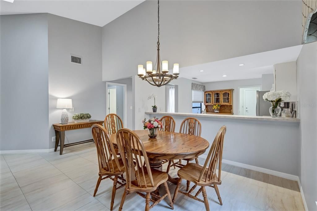 For Sale: $399,000 (2 beds, 2 baths, 1720 Square Feet)