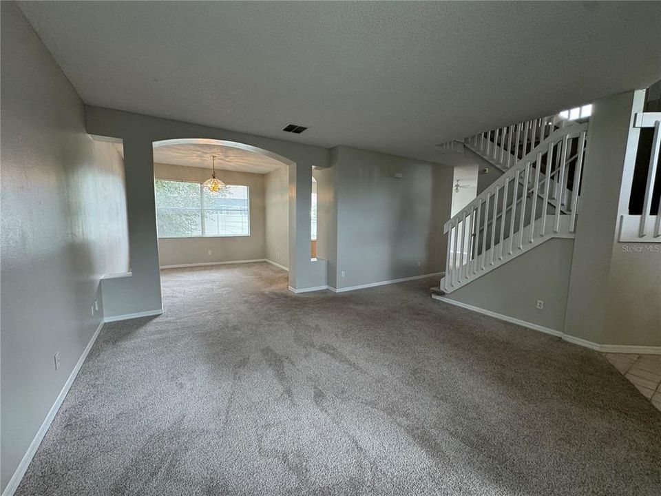 For Rent: $2,595 (4 beds, 2 baths, 2563 Square Feet)