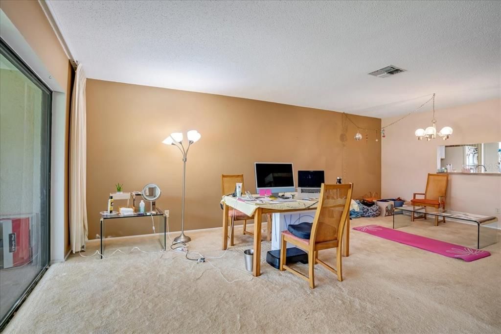 For Sale: $200,000 (2 beds, 2 baths, 1095 Square Feet)