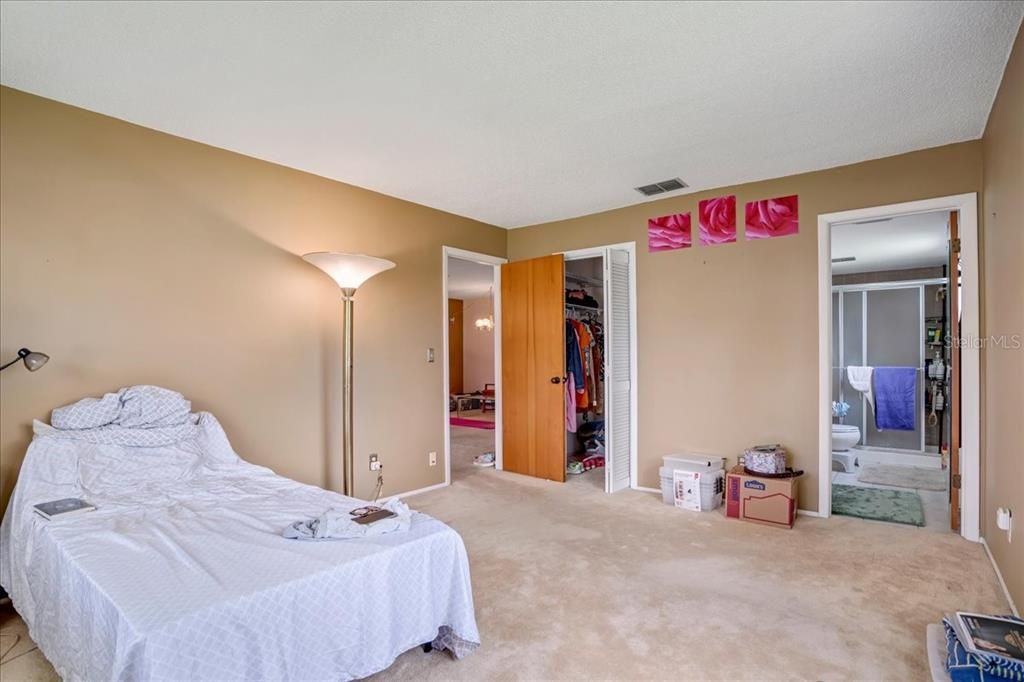 For Sale: $200,000 (2 beds, 2 baths, 1095 Square Feet)