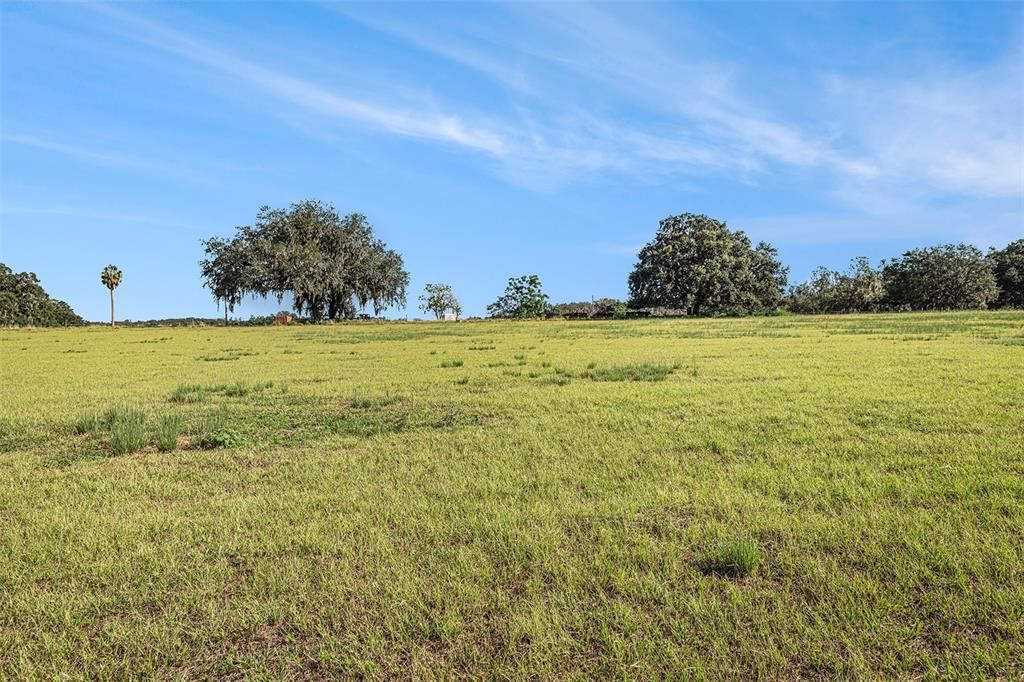 En Venta: $1,300,000 (12.00 acres)