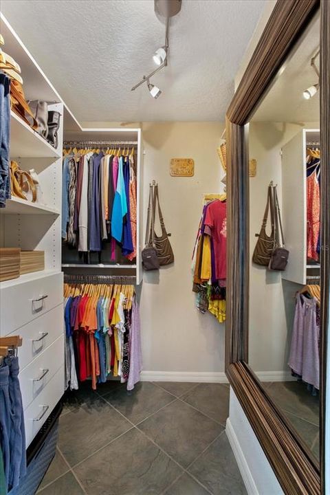 Walk- in his/ her closets