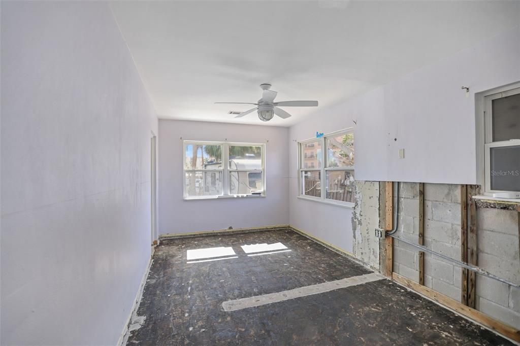 For Sale: $730,000 (3 beds, 1 baths, 1116 Square Feet)