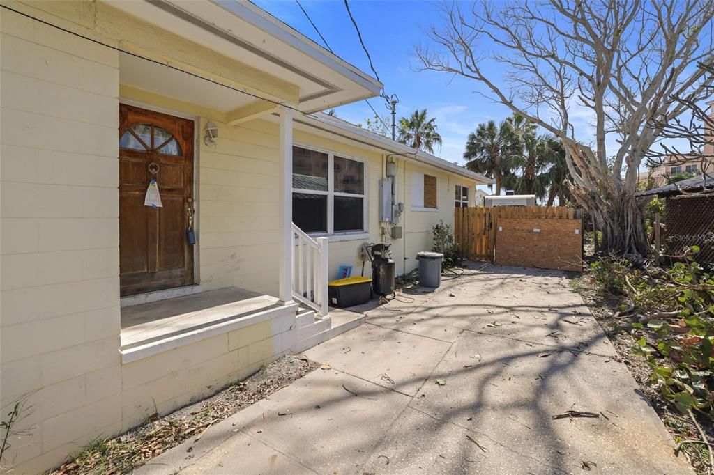 For Sale: $730,000 (3 beds, 1 baths, 1116 Square Feet)