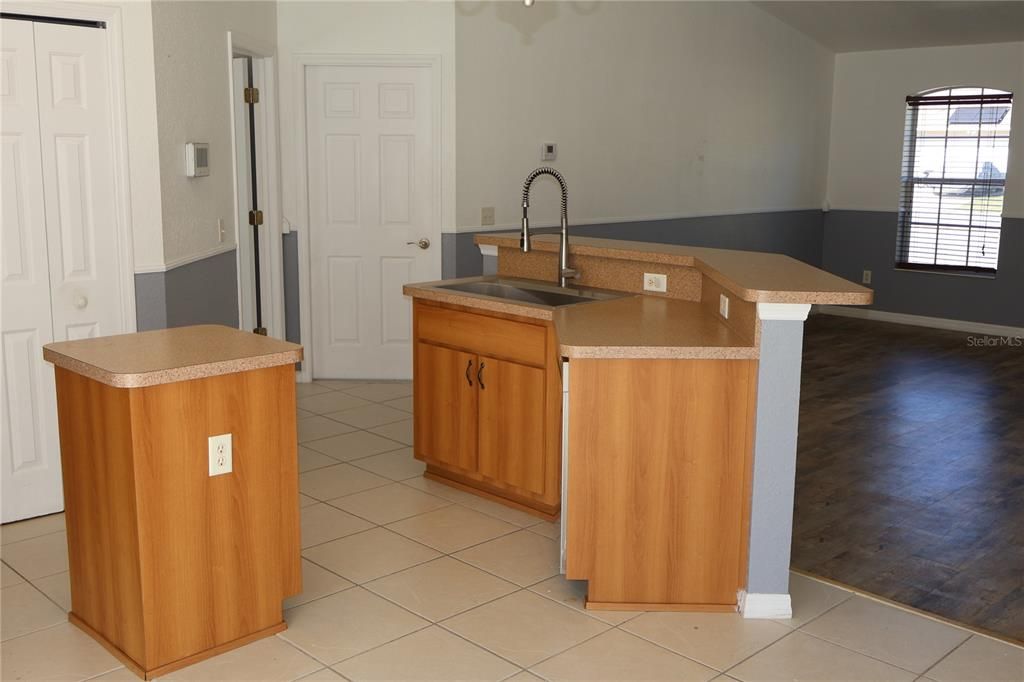 For Rent: $1,750 (3 beds, 2 baths, 1374 Square Feet)